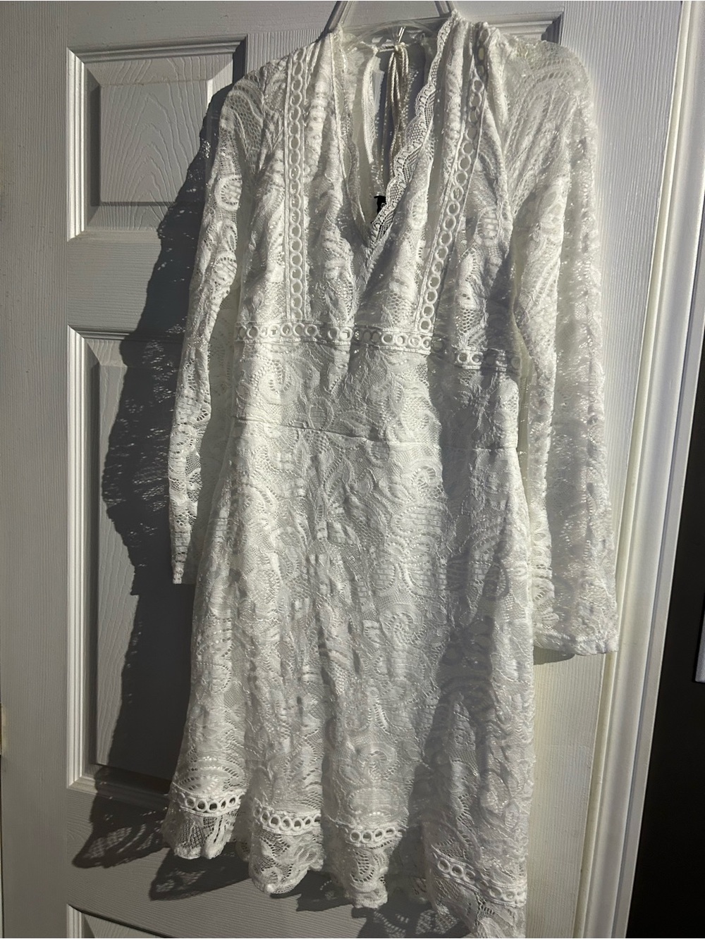 Women's White Long-Sleeve Lace V-Neck Dress